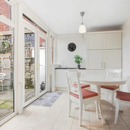 Charming 2-br 3 Minutes From Aviva Stadium
